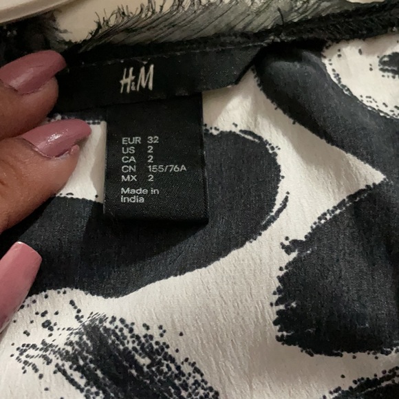 H&M - Picture 2 of 2